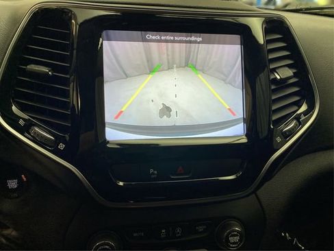 Used 2020 Jeep Cherokee Limited image 30