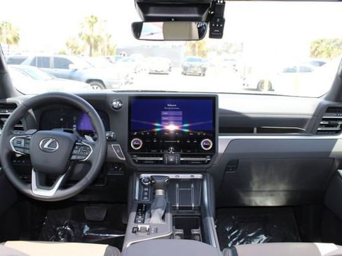 Certified 2025 Lexus GX 550 w/ Accessory Package (32) AWD/4WD image 10