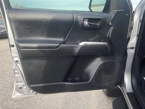 Used 2019 Toyota Tacoma Limited image 20