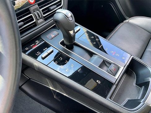 Used 2024 Porsche Macan image 15