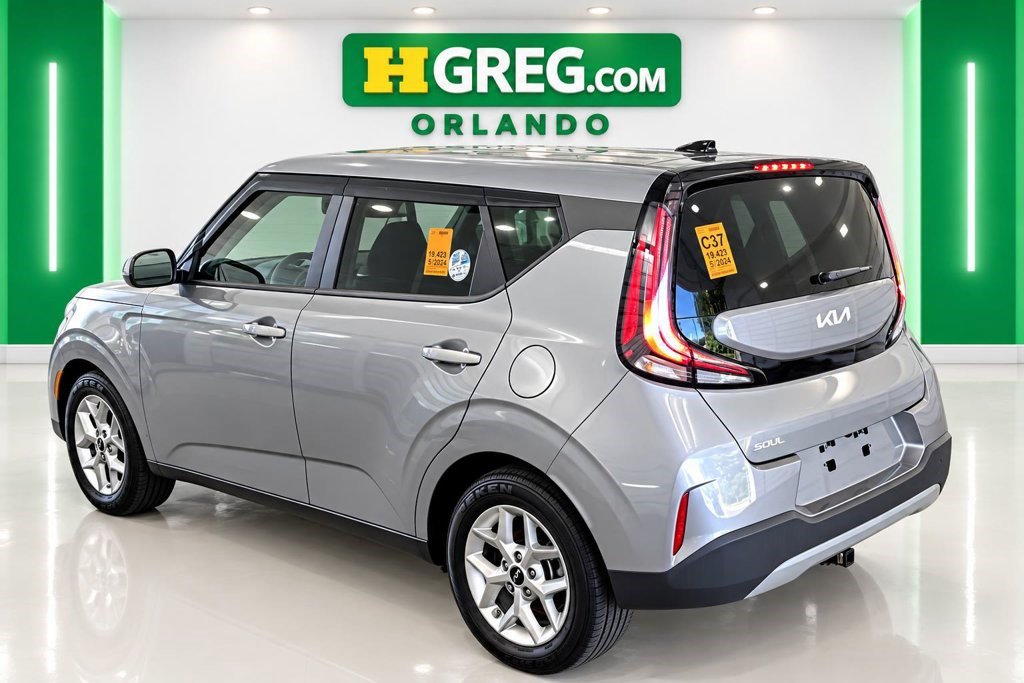 Used 2024 Kia Soul LX w/ Option Group 015 FWD image 2
