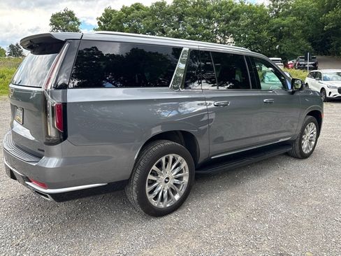 Used 2022 Cadillac Escalade ESV Premium Luxury AWD/4WD image 5