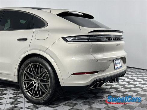 Used 2025 Porsche Cayenne Turbo image 57