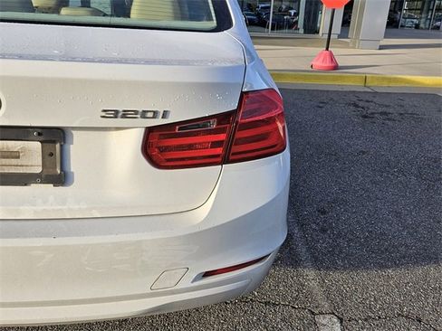 Used 2014 BMW 320i Sedan image 16