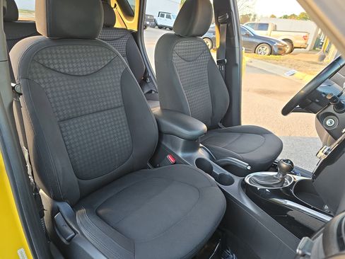 Used 2015 Kia Soul ! w/ Sun & Sound Package image 10