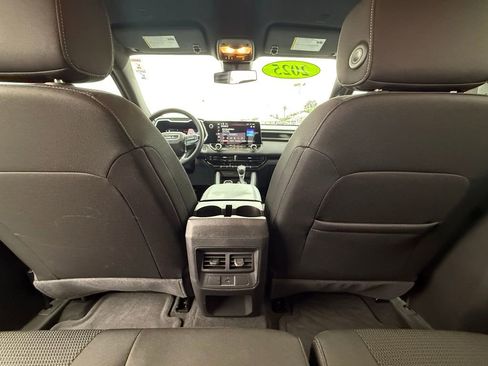 Used 2025 GMC Canyon Elevation image 14