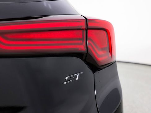 Used 2024 Buick Encore GX Sport Touring image 8