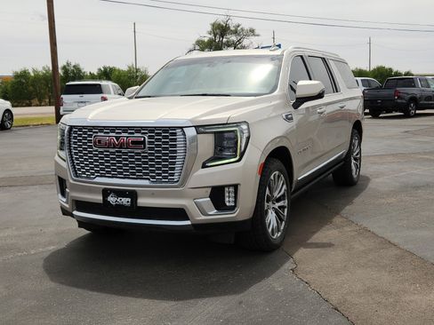 Used 2021 GMC Yukon XL Denali w/ Denali Ultimate Package AWD/4WD image 1