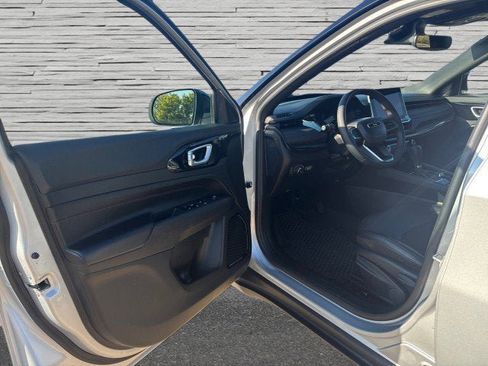 Used 2024 Jeep Compass Trailhawk image 10