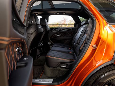 Used 2021 Bentley Bentayga image 35