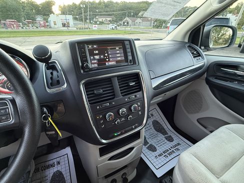 Used 2017 Dodge Grand Caravan SE w/ Power Window Group FWD image 20