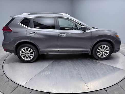 Used 2020 Nissan Rogue SV image 4