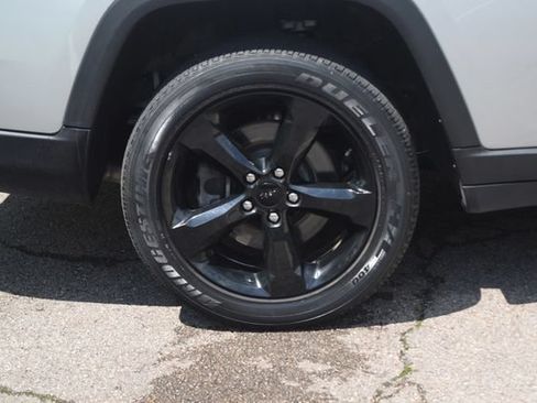 Used 2023 Jeep Grand Cherokee L Laredo AWD/4WD image 31