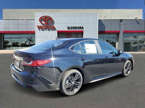 New 2026 Toyota Camry Hybrid FWD image 3