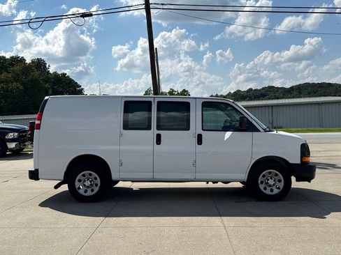 Used 2014 Chevrolet Express 1500 RWD image 16