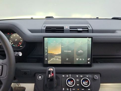 Used 2025 Land Rover Defender 110 S image 27