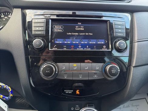 Used 2018 Nissan Rogue S image 27