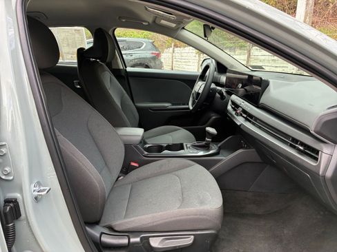 Used 2025 Kia K4 LXS image 27