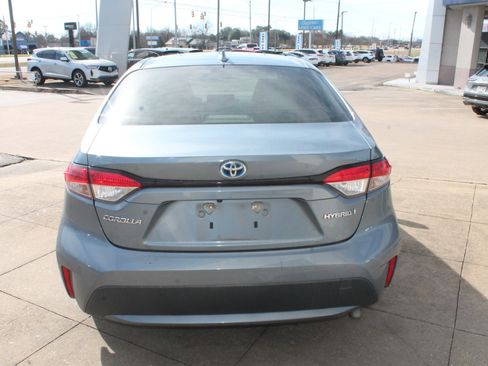Used 2021 Toyota Corolla LE image 5
