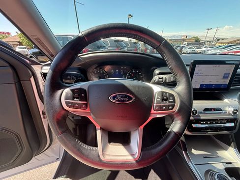 Used 2021 Ford Explorer XLT w/ Equipment Group 202A image 13