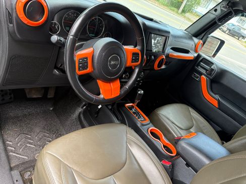 Used 2017 Jeep Wrangler Sahara AWD/4WD image 18