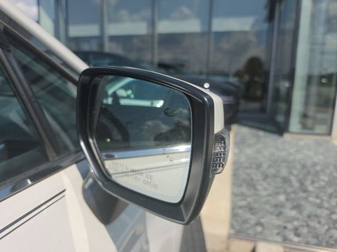 Used 2016 Subaru Outback 2.5i Limited AWD/4WD image 18