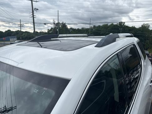 Used 2021 GMC Acadia Denali w/ Denali Technology Package FWD image 12