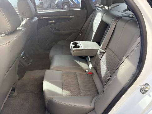 Used 2015 Chevrolet Impala LT w/ Convenience Package image 11