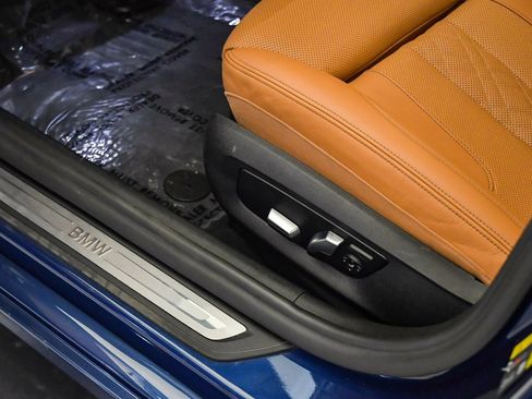 Certified 2022 BMW 530e w/ Premium Package image 22