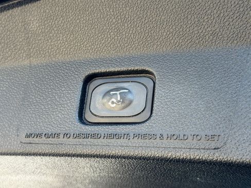 Used 2019 Ford Explorer XLT w/ Equipment Group 202A FWD image 16