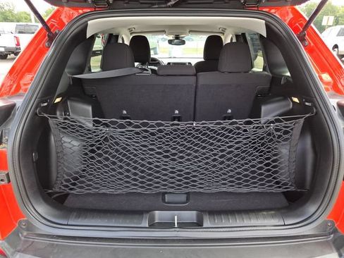 Used 2021 Jeep Cherokee Latitude FWD image 12