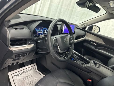 Used 2025 Toyota Grand Highlander AWD image 15