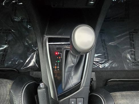 Used 2016 Toyota Corolla S image 32