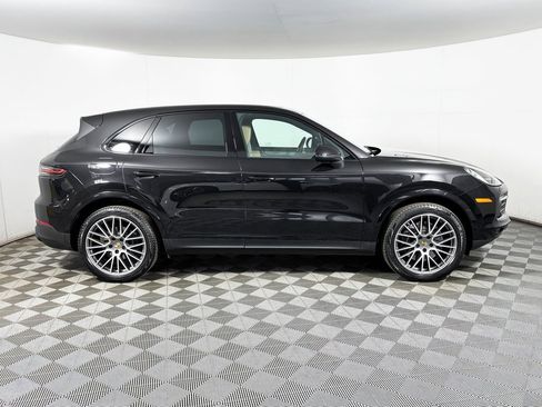 Used 2022 Porsche Cayenne Platinum Edition image 8