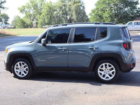 Used 2018 Jeep Renegade Latitude FWD image 8
