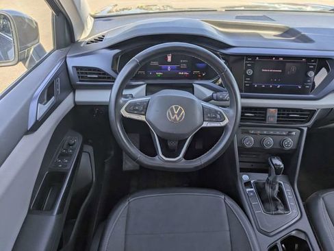 Used 2022 Volkswagen Taos SE w/ Panoramic Sunroof Package image 15