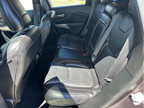 Used 2017 Jeep Cherokee Limited w/ Technology Group AWD/4WD image 15