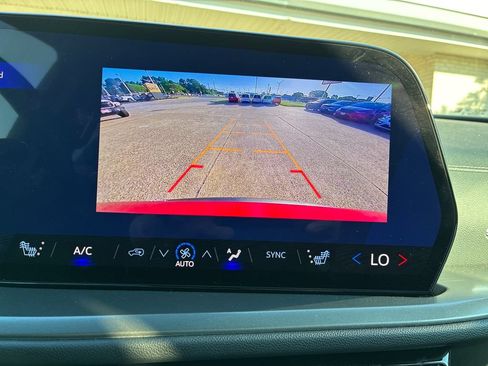 Used 2026 Chevrolet Traverse LT AWD/4WD image 19