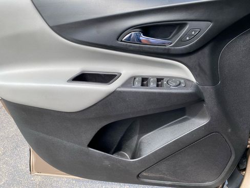 Used 2018 Chevrolet Equinox LS FWD image 19