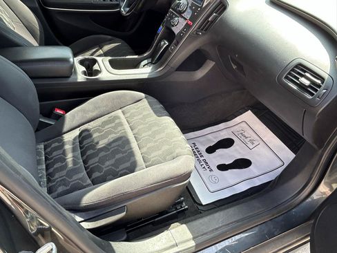 Used 2014 Chevrolet Volt FWD image 12