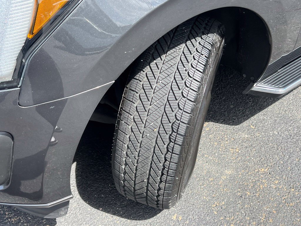 Used 2021 Ford Expedition XLT w/ Equipment Group 202A AWD/4WD image 3