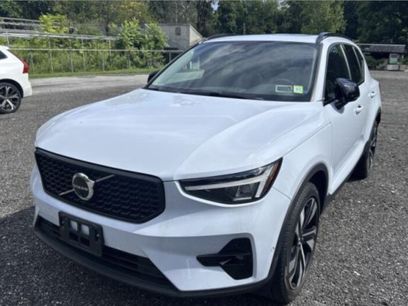 Used 2024 Volvo XC40 B5 Plus w/ Protection Package Premier