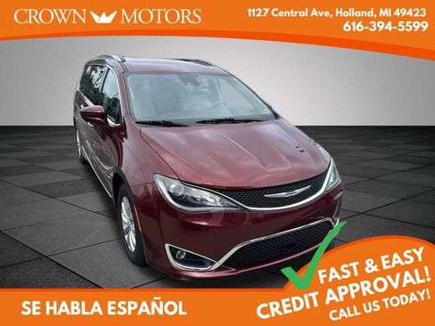 Used 2018 Chrysler Pacifica Touring-L Plus w/ Advanced Safetytec Group FWD image 1