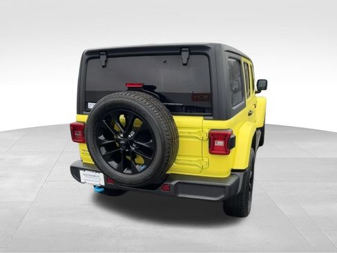 Used 2023 Jeep Wrangler Unlimited Sahara w/ Cold Weather Group AWD/4WD image 8