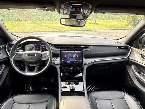 Certified 2024 Jeep Grand Cherokee Limited w/ Black Appearance Package AWD/4WD image 20
