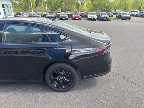 Used 2025 Honda Accord SE image 4