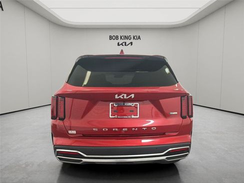 Used 2022 Kia Sorento S FWD image 4