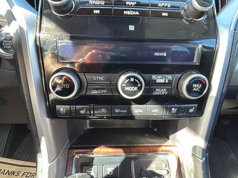 Used 2019 Subaru Ascent Touring w/ Popular Package #3 AWD/4WD image 17
