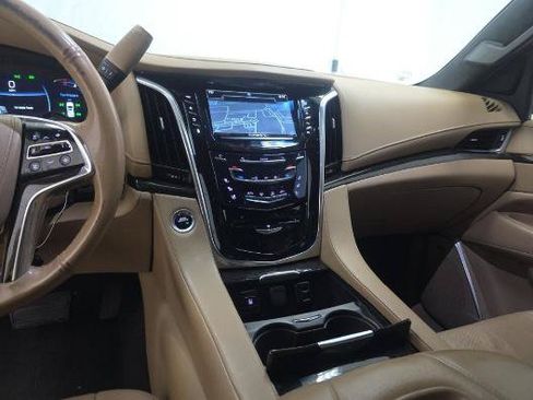 Used 2019 Cadillac Escalade Platinum AWD/4WD image 17