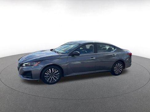 Used 2025 Nissan Altima 2.5 SV FWD image 8